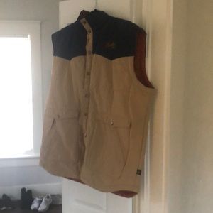 Howler brothers vest